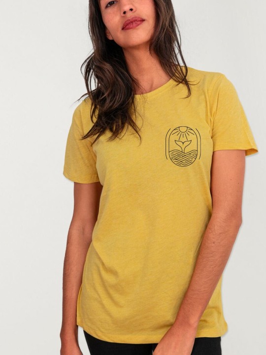 Camiseta Unisex Mostaza Sunny Whale